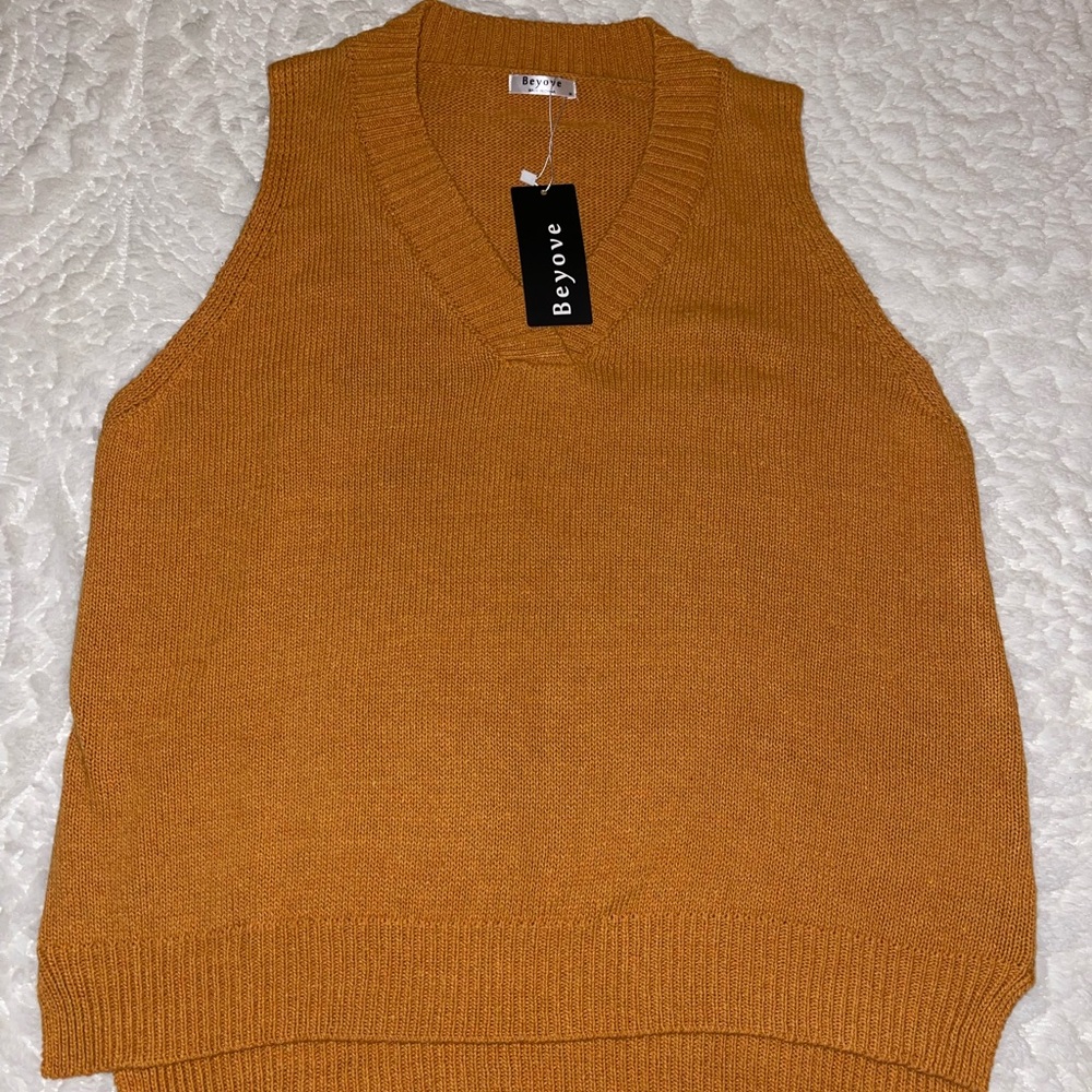 BEYOVE mustard yellow vest M *brand new*